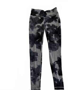 Lululemon High-Waisted Leggings  Gray Camo Print - size 6